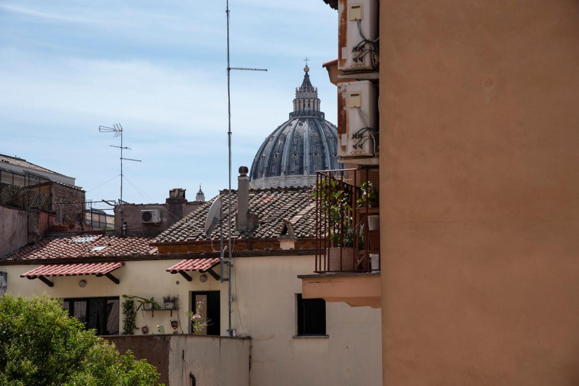 Vatican Boutique Apartment With St Peters Dome View Рим Екстериор снимка