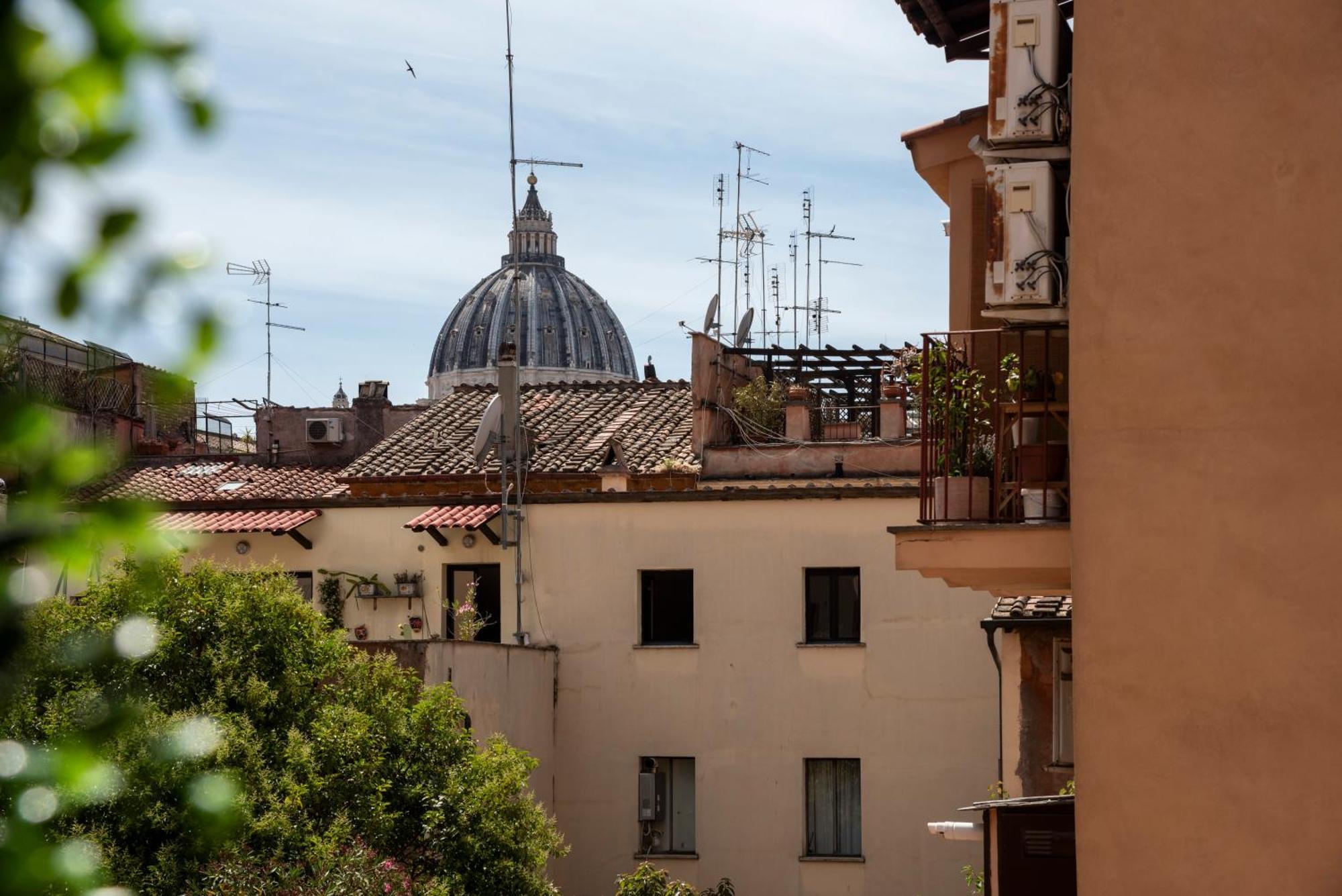 Vatican Boutique Apartment With St Peters Dome View Рим Екстериор снимка
